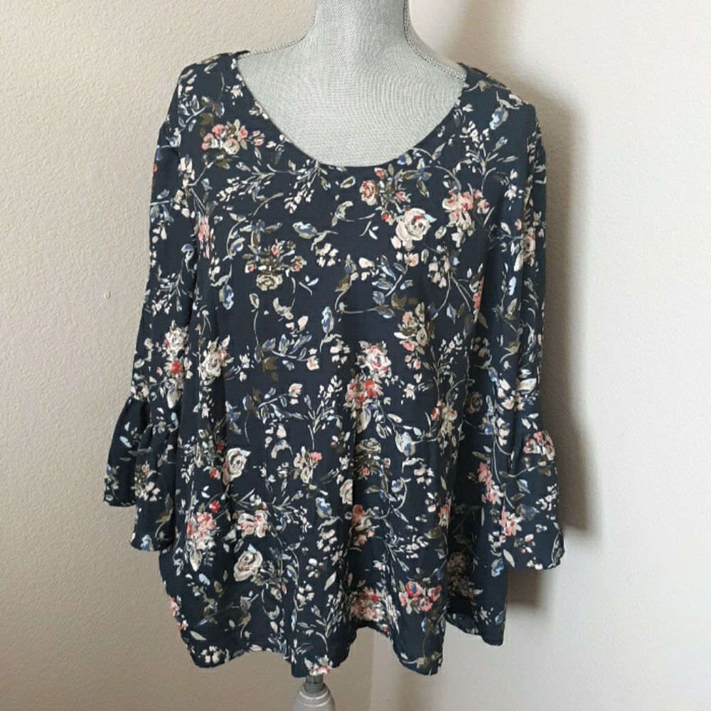 A & I floral Blouse